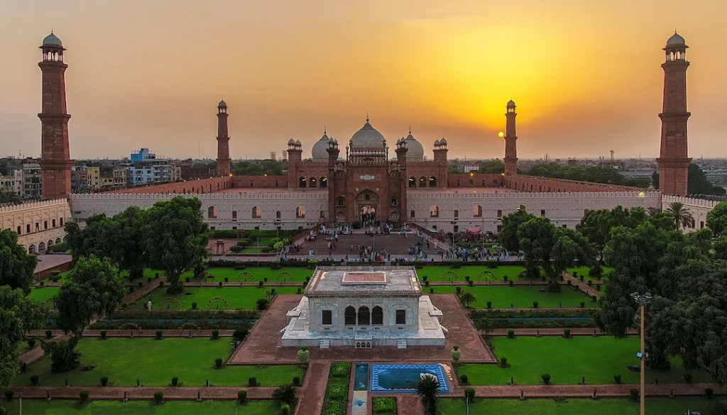Hazuri Bagh | Lahore Fort | Badshahi Mosque